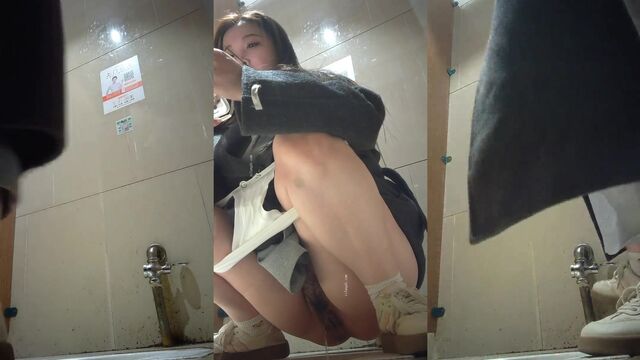 Voyeur caught peeping on Asian beauty in the bathroom, a spicy Singapore scene!