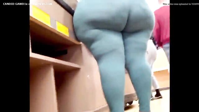 Big assed woman is a treat in the market, check it out