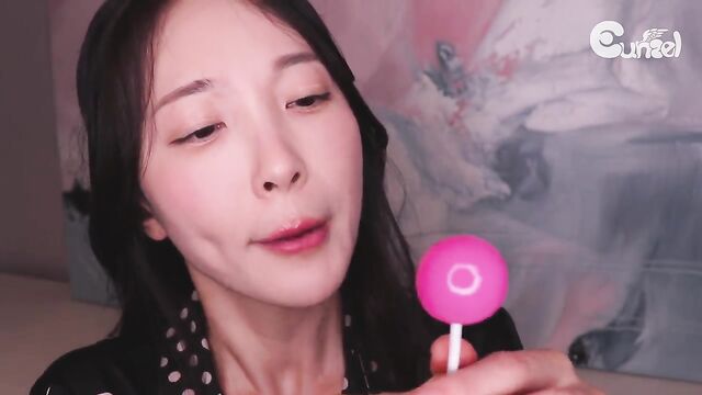 Korean ASMR lollipop sucking and faceporn action