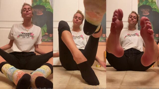 Giantess foot fetish action with huge soles and toes