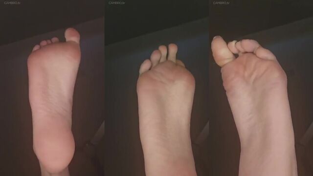 Viet hottie with huge feet Soles iykyk gets worshipped