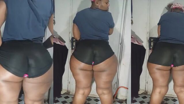 African camgirl with big ass masturbates on webcam, not allowing cumshots