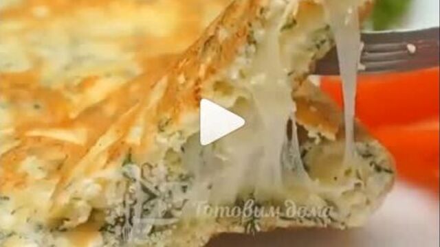 Омлет с творогом и сыром (ингредиенты указаны в описании видео)