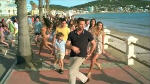 Танец Хью Джекмана из рекламы Липтон. Сцена на пляже / Lipton Ice Tea Ad: Hugh Jackman - dance on the beach