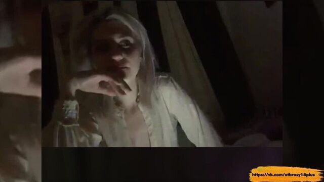Почти голая неформалка из Питера общается в перископе - Periscope