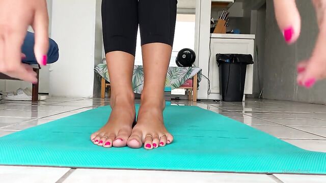 Giantess foot fetish action with huge soles and dildos