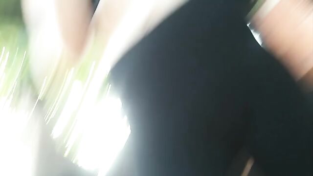 A girl was caught with her pussy visible in very tight leggings