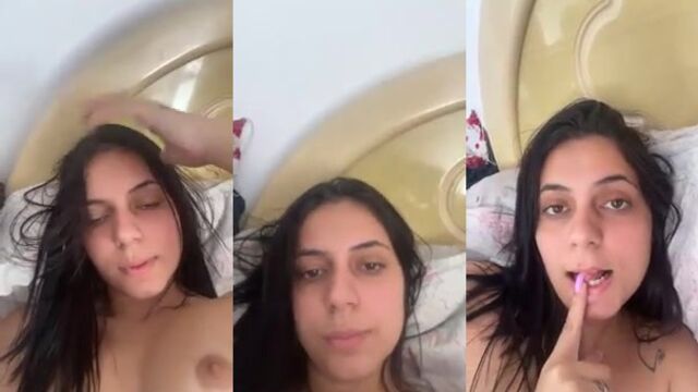A super sexy Flamenguista showed her wet ass during the live stream