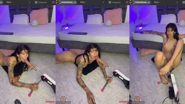 The beautiful novinha Muse got fucked by a dildo in a steamy live session