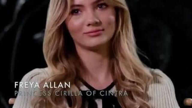 Freya allan Anya Chalotra