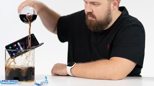 [Wylsacom] Samsung Galaxy Z Fold 3 vs. Coca-Cola + Mentos. Что такое IPX8?