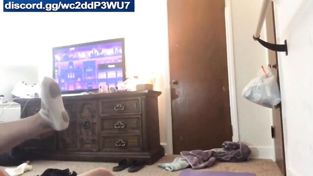 Twitch streamer accidentally exposes herself during a live broadcast, causing quite a stir
