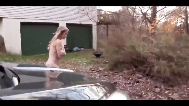 Amateur MILF was too hot, so she ran completely naked through her neighborhood