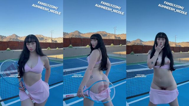 The tennis court is the best place for a blowjob session