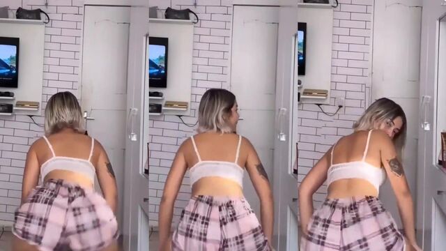 Loira Gostosa Rebola de Mais com Muito Tesão