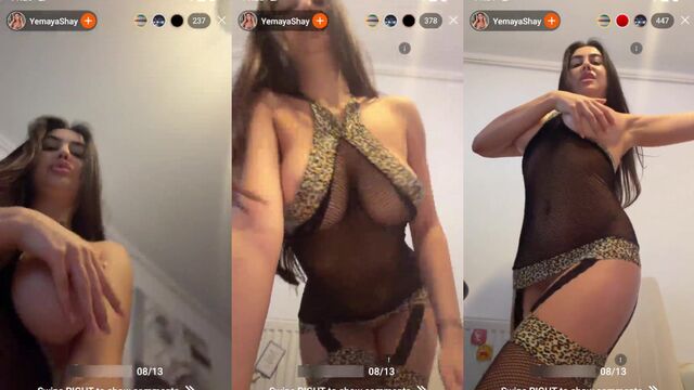 Ahegao and moaning while twerking big ass with clappers