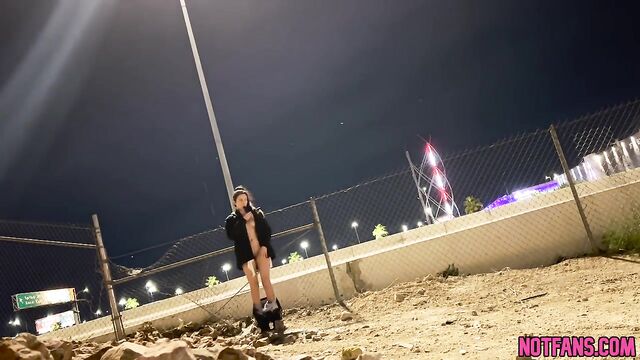 Amateur public show with a daring brunette