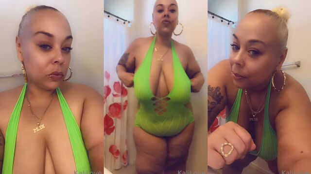 Stunning oiled tits of sexy MILF in the bathtub