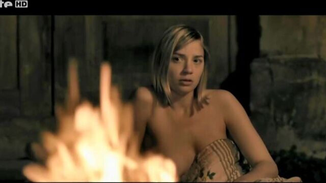 Jytte-Merle Boehrnsen Nude - Bittere Kirschen (2011)