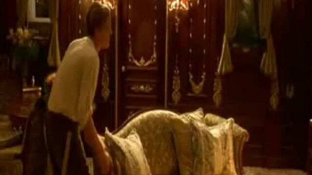 Titanic. Джек рисует Розу.