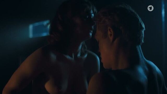 Vanessa Loibl Nude - Unsere wunderbaren Jahre (2020) HD 1080p Watch Online / Ванесса Лойбль - Наши чудесные годы
