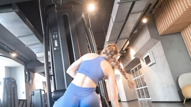 Thick ass girl shakes booty at the gym