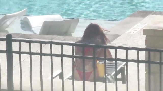 Bunch of wet pussies at the pool to have some fun