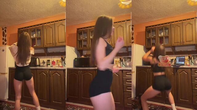Russian fitness girl leaked her pussy on TikTok live