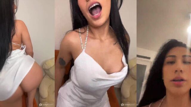 A Colombian woman with a big ass gets fucked on webcam