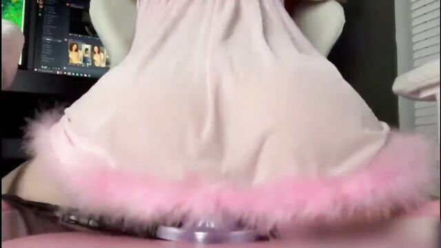 PAWG grinding on her favorite vibrator toy
