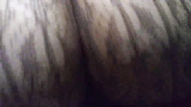 Twerking on her knees, amazing booty action