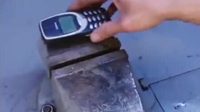 Nokia 3310: самый крутой молот в мире