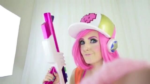 Jessica Nigri and her pixel panties