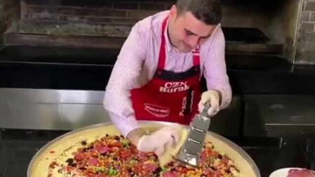 ОГРОМНАЯ ПИЦЦА ОТ ТУРЕЦКОГО ЧОРТА