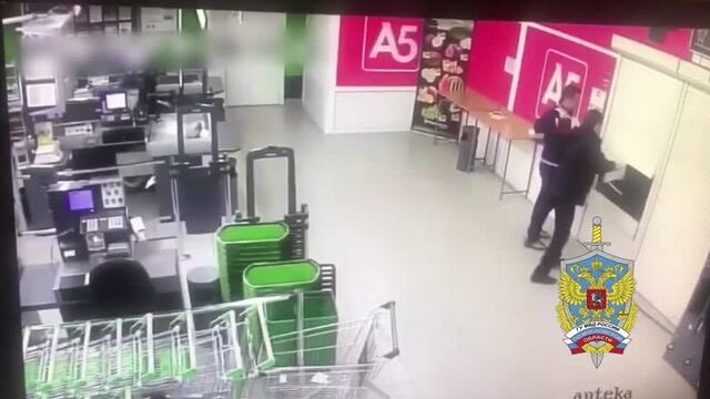 Охранники дождались закрытия супермаркета и аптечного пункта, после чего похитили алкоголь и деньги из касс на 800 000р. Химки