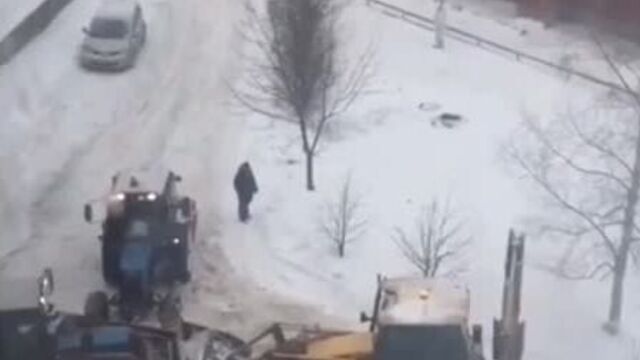 Видео битвы тракторов озадачило интернет