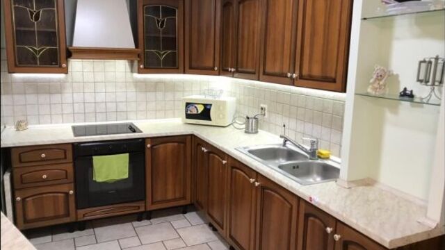 Сдаётся трёхкомнатная квартира в микрорайоне Зелёная Роща.