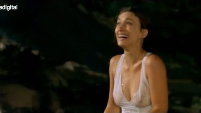 Natacha Lindinger Nude - Quelqu'un de bien (FR 2002) Watch Online
