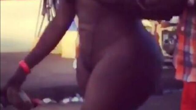 symbaserothick I had to lighten the video a bit cause my Chocolate is so chocolate you cant see the brown bathing suit I’m weari
