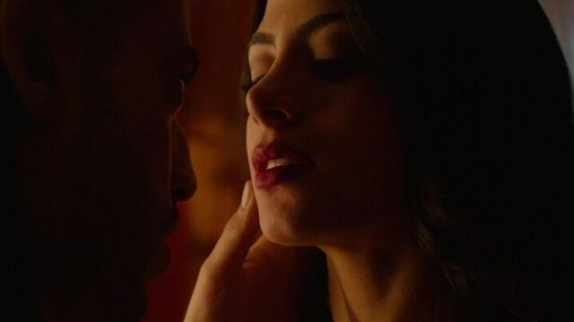 Emeraude Toubia Sexy - Shadowhunters (2016) s01e03