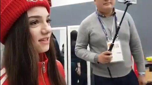 Женя Медведева во время встречи с EXO)