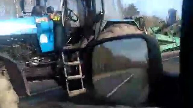 Страшное ДТП под Могилёвом: трактор плугом прошил автомобиль