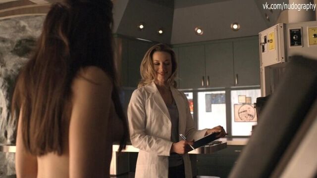 Анна Силк (Anna Silk) голая в сериале "Зов крови" (Lost Girl, 2010) - Сезон 1 / Серия 1 (s01e01)