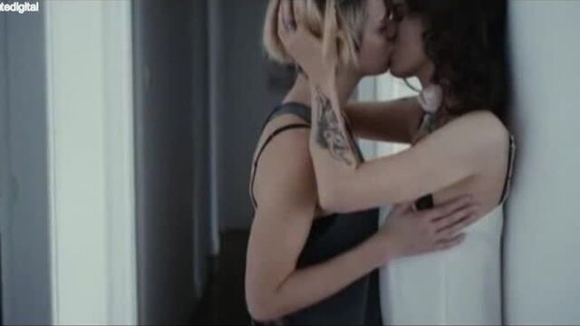 Renata Gaspar, Maria Laura Nogueira, Ana Canas Nude - Amores Urbanos (2016) Watch Online