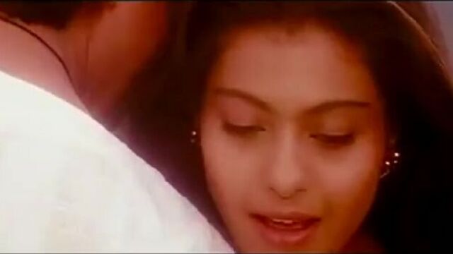 Lata Mangeshkar and Kumar Sanu- Tujhe dekha to yeh jaana sanam