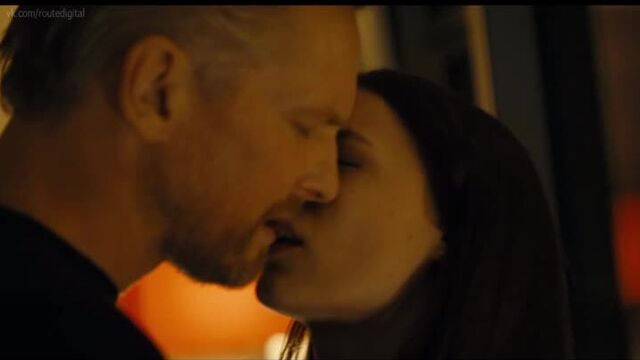 Paula Beer Nude - Bad Banks S02E05 - Dunkelheit (2020) - 720p Watch Online / Паула Бер