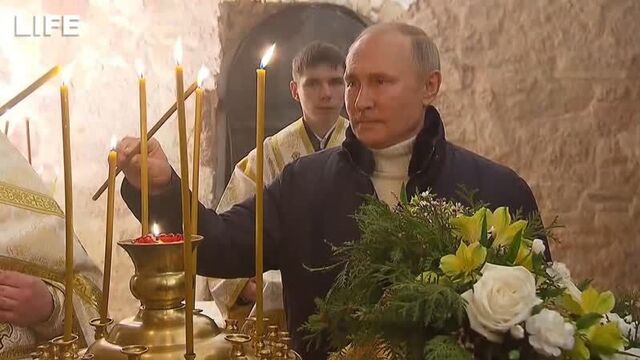 Путин на рождественской службе в церкви Николы на Липне