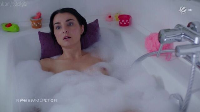 Mimi Fiedler Nude - Rabenmutter s01e07 (2017)