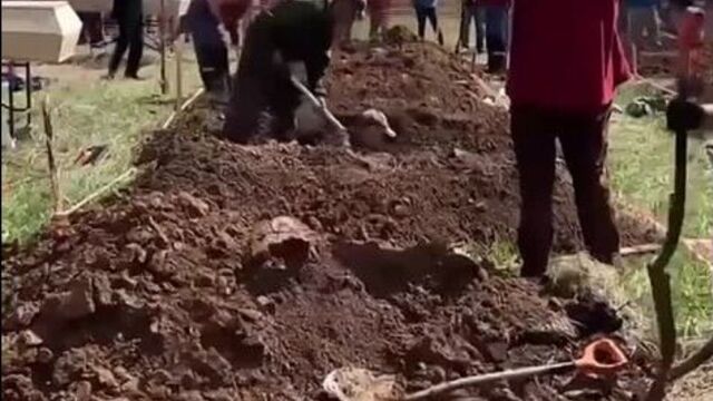 Соревнования по скоростной копке могил