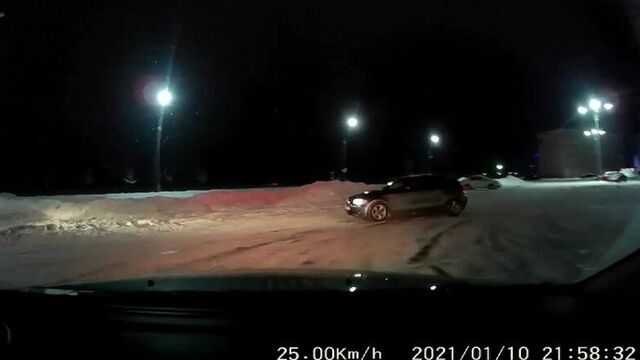 Сотрудники ГАИ приехали на известную "дрифт-площадку" в Минске.